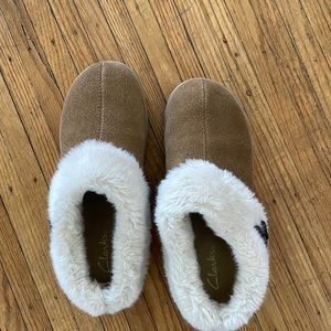 Clarks fuzzy shoes